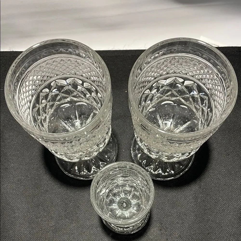 Goblet Set with Diamond-Cut Pattern - Picture 6 of 7
